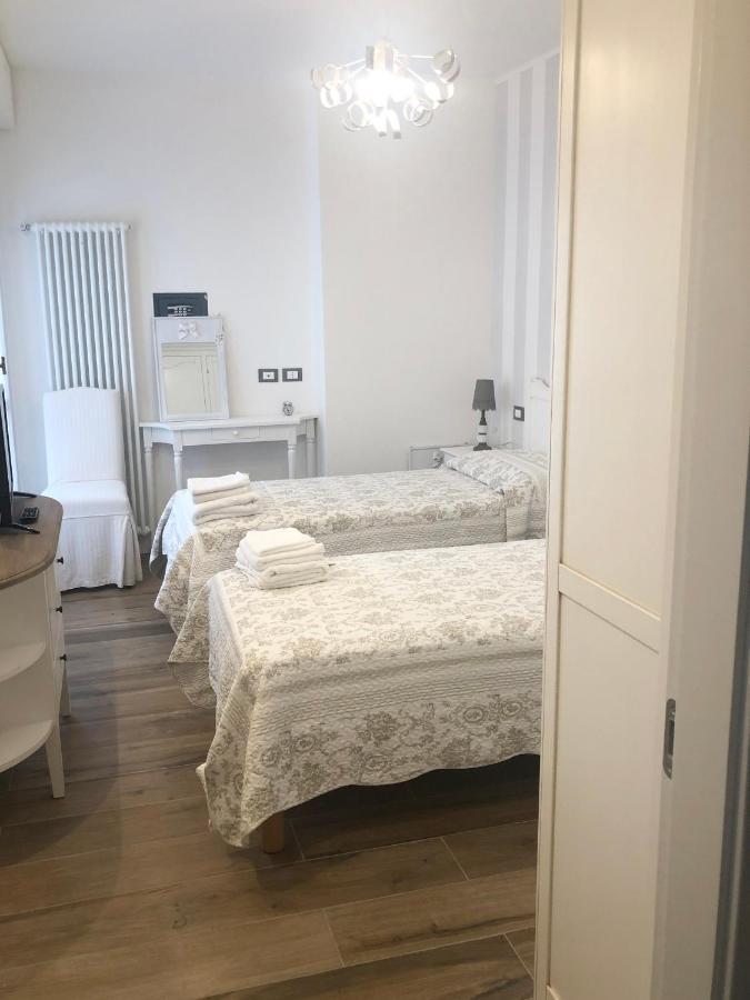 Bed and Breakfast La Rosa Bianca Роццано Екстер'єр фото
